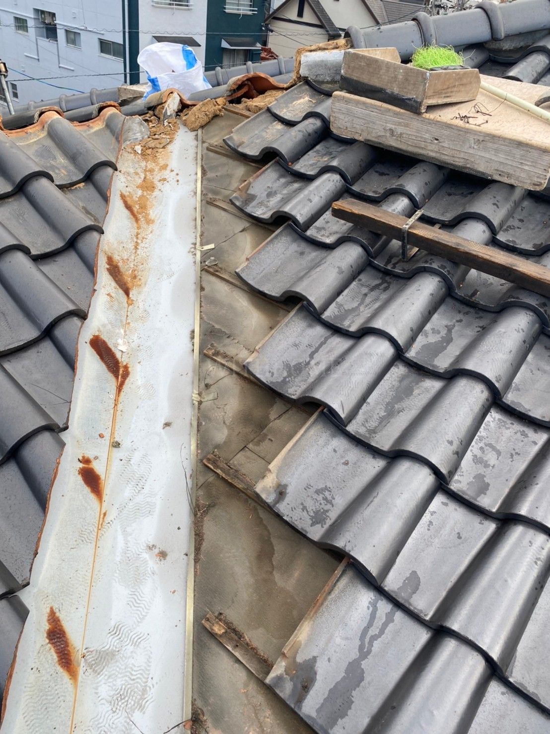 広島の屋根・瓦のお店 ウィズホーム　屋根工事 瓦屋根 屋根修理卯 板金取り替え 板金工事