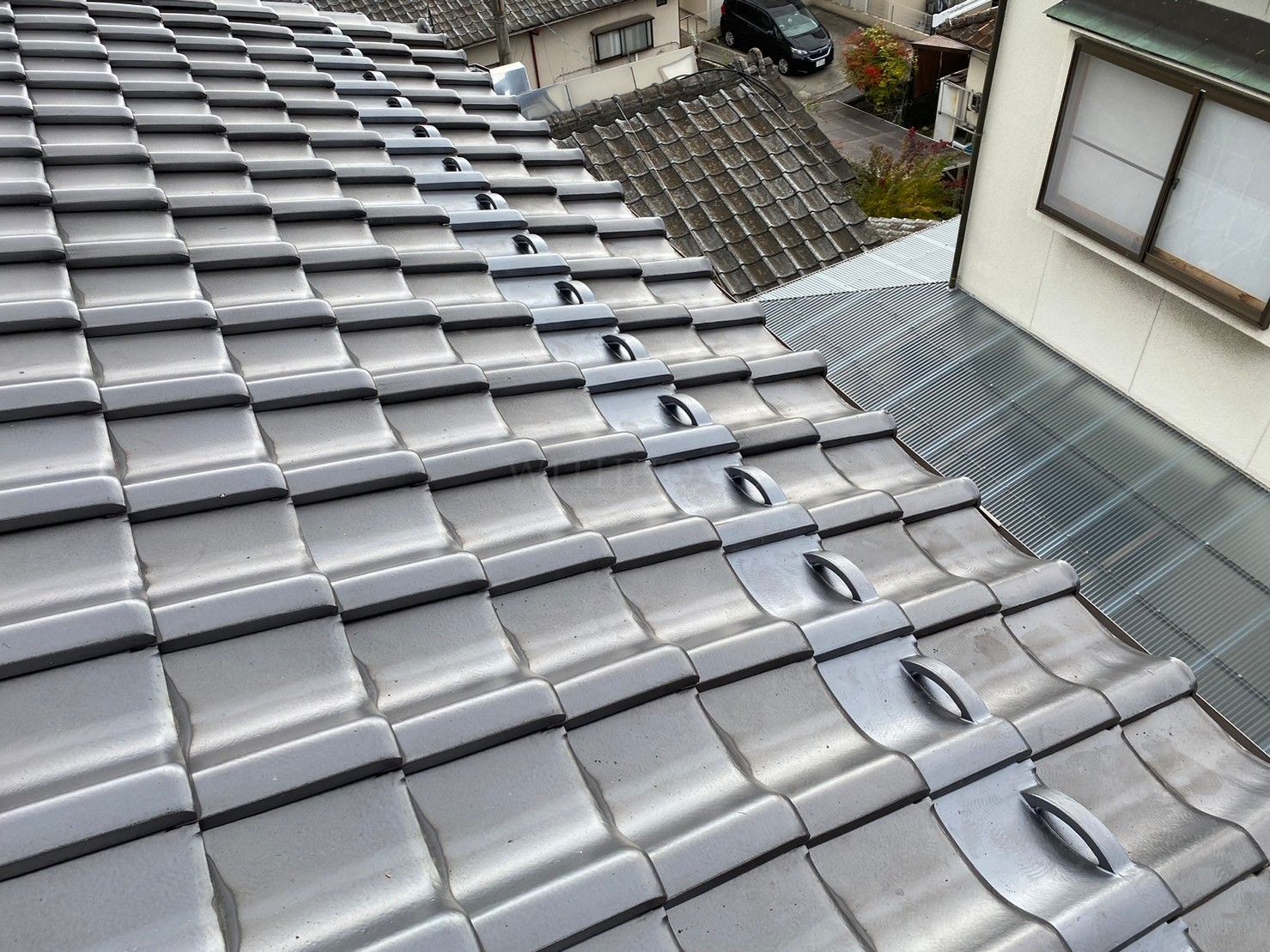 広島の屋根・瓦のお店 ウィズホーム　屋根工事 瓦屋根 屋根修理　和風
和型　クールブラック　黒い瓦　雪止め　追加施工　雪対策　カーポート守る