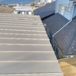 広島の屋根・瓦のお店 ウィズホーム　屋根工事 瓦屋根 新築　板金屋根　立平葺き　ベージュ　ペールゴールド　屋根明るい色