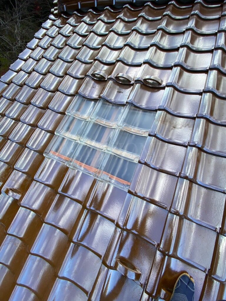 広島　広島の屋根・瓦のお店 ウィズホーム　屋根工事 瓦屋根 屋根修理　板金屋根　カバー工法　金属屋根　　屋根足場　雨漏り修理　雨漏り原因　瓦　瓦屋根　葺き替え工事　和型瓦　天窓　天窓撤去　ガラス瓦