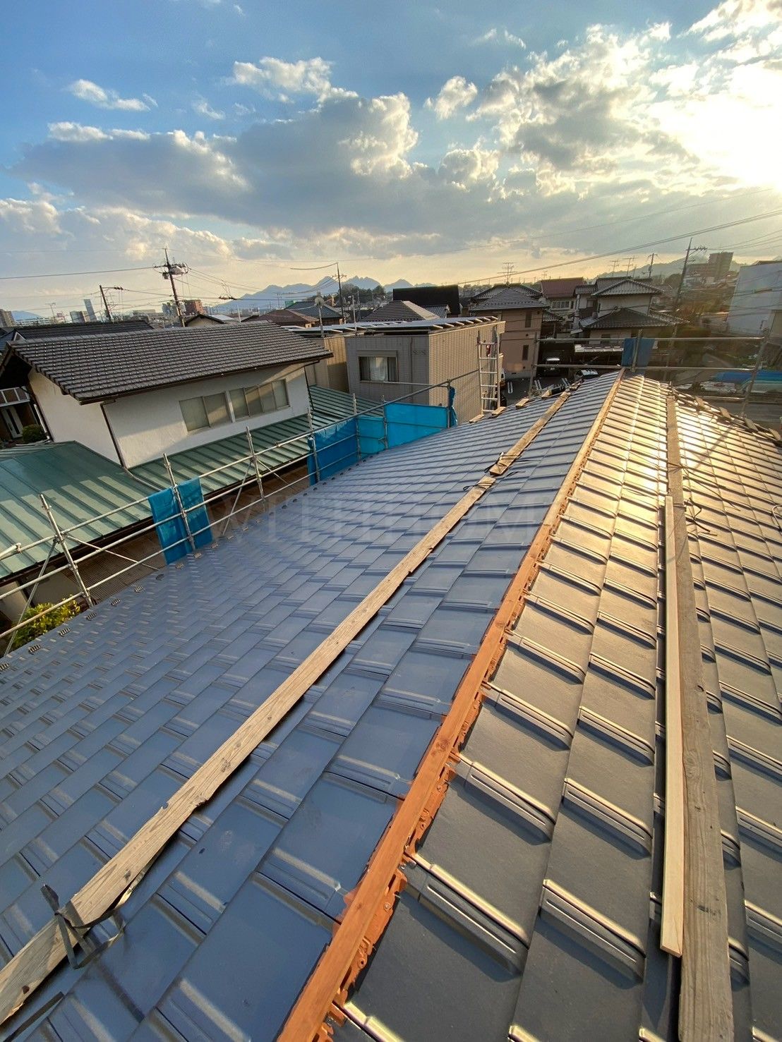 広島 広島の屋根・瓦のお店 ウィズホーム 屋根工事 瓦屋根 屋根修理 板金屋根 カバー工法 金属屋根 屋根足場 雨漏り修理 雨漏り原因 瓦 瓦屋根 新築工事 洋風瓦