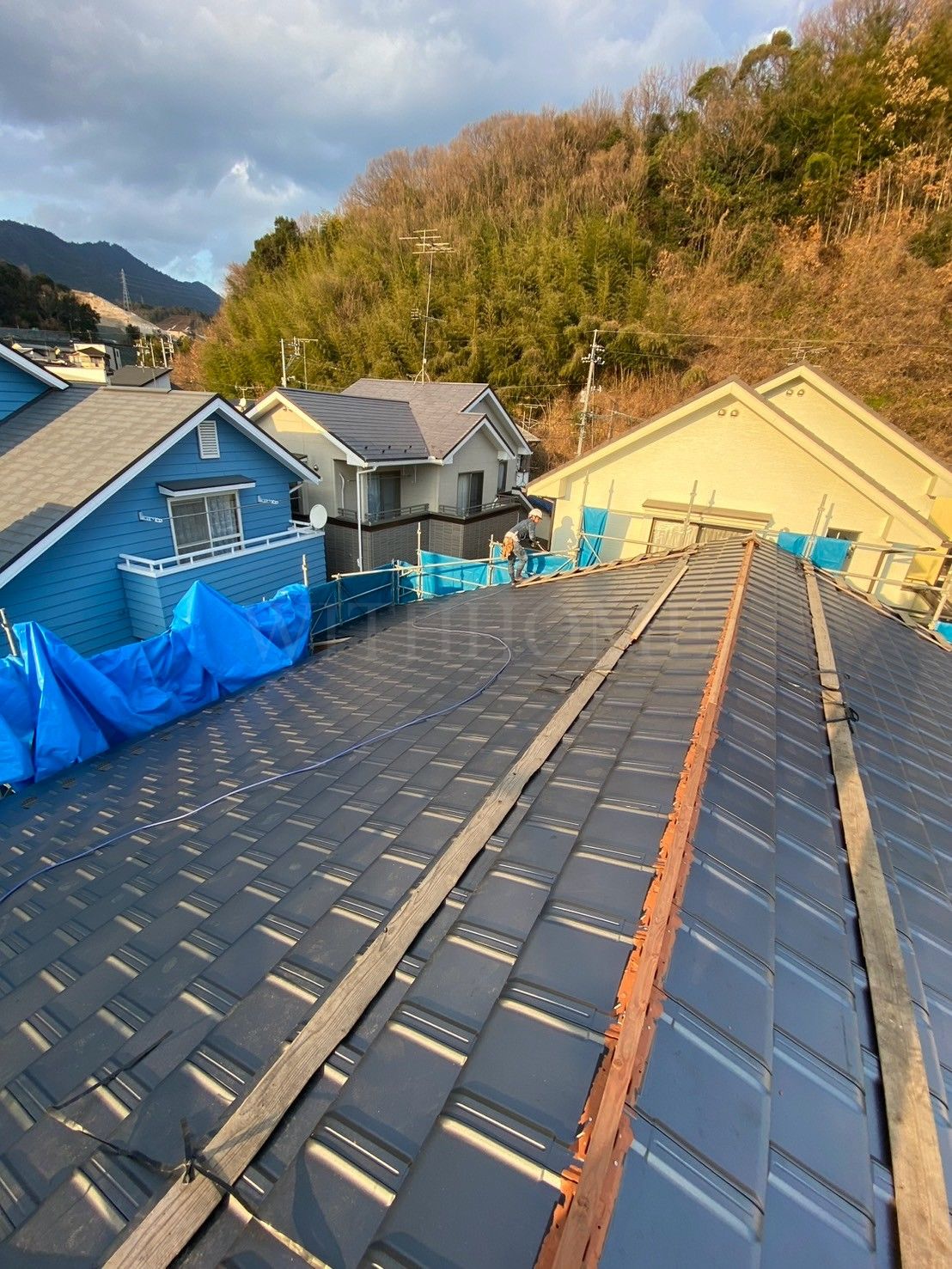 広島 広島の屋根・瓦のお店 ウィズホーム 屋根工事 瓦屋根 屋根修理 板金屋根 カバー工法 金属屋根 屋根足場 雨漏り修理 雨漏り原因 瓦 瓦屋根 新築工事 洋風瓦