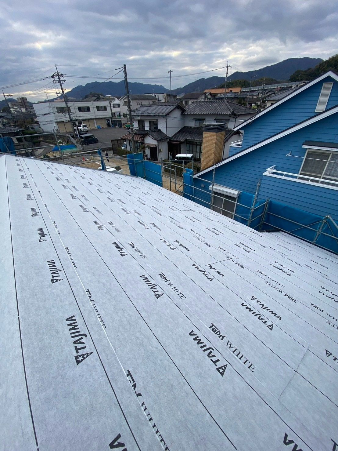 広島 広島の屋根・瓦のお店 ウィズホーム 屋根工事 瓦屋根 屋根修理 板金屋根 カバー工法 金属屋根 屋根足場 雨漏り修理 雨漏り原因 瓦 瓦屋根 新築工事 洋風瓦