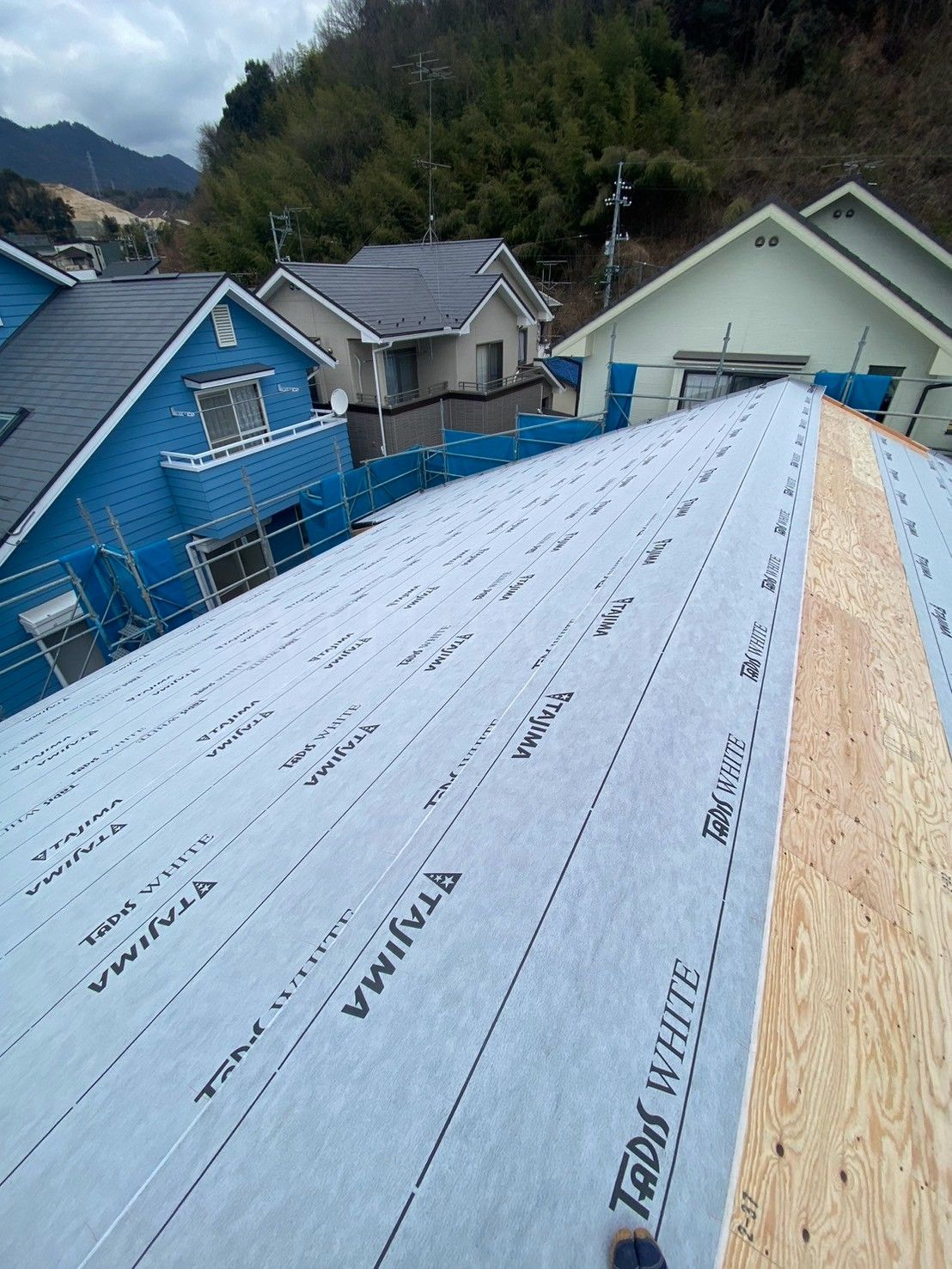 広島 広島の屋根・瓦のお店 ウィズホーム 屋根工事 瓦屋根 屋根修理 板金屋根 カバー工法 金属屋根 屋根足場 雨漏り修理 雨漏り原因 瓦 瓦屋根 新築工事 洋風瓦