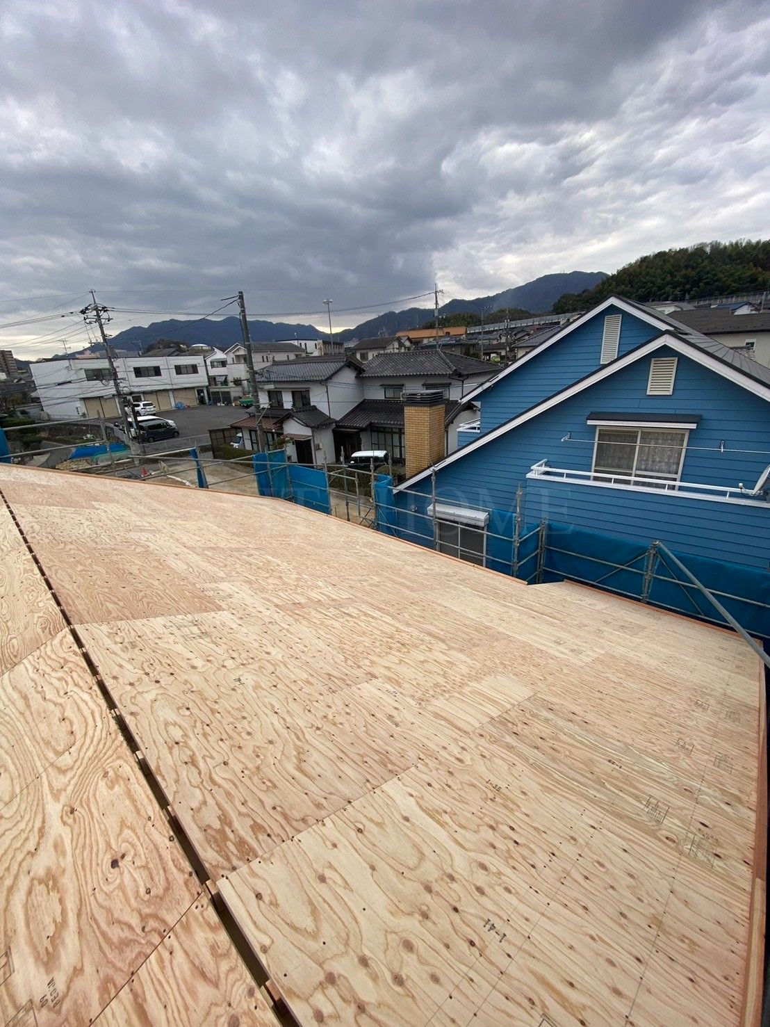 広島 広島の屋根・瓦のお店 ウィズホーム 屋根工事 瓦屋根 屋根修理 板金屋根 カバー工法 金属屋根 屋根足場 雨漏り修理 雨漏り原因 瓦 瓦屋根 新築工事 洋風瓦