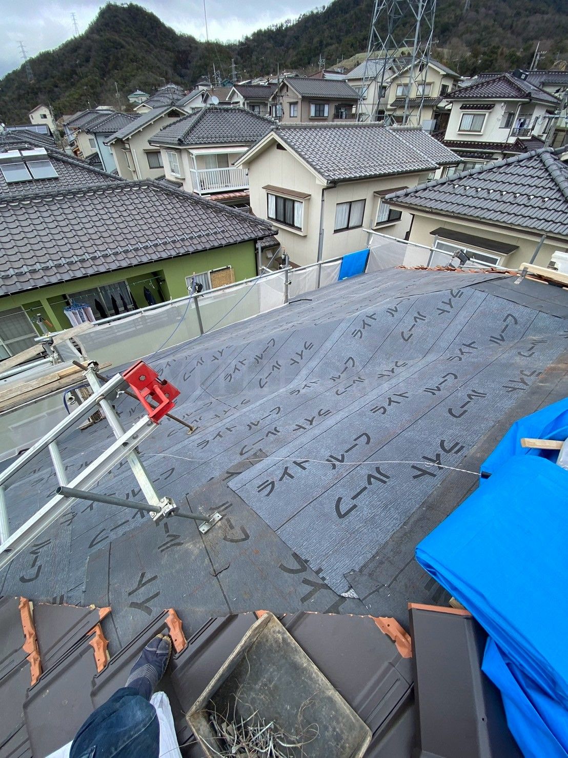 広島 広島の屋根・瓦のお店 ウィズホーム 屋根工事 瓦屋根 屋根修理 板金屋根 カバー工法 金属屋根 屋根足場 雨漏り修理 雨漏り原因 瓦 瓦屋根 洋風瓦 谷板金