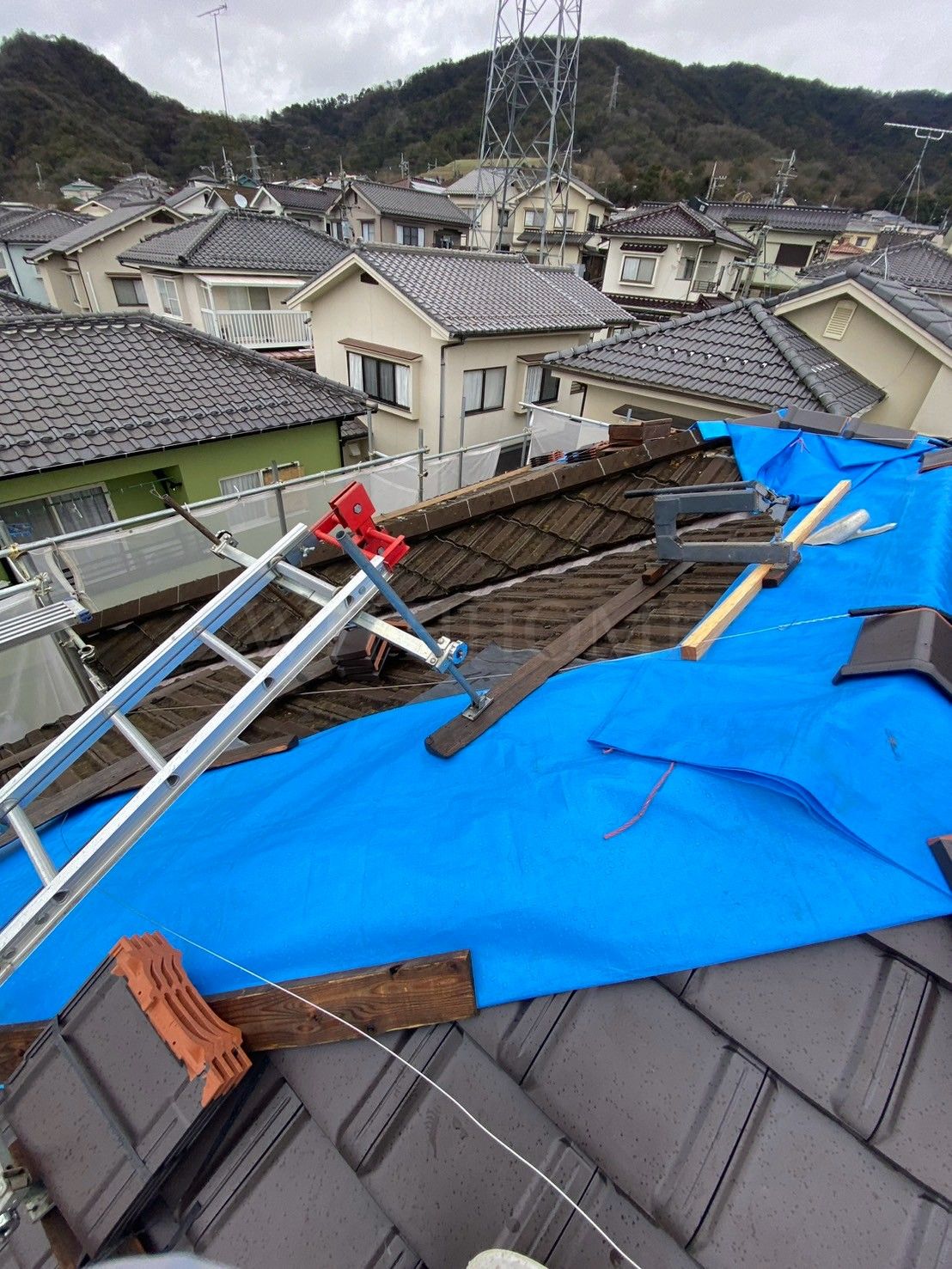 広島 広島の屋根・瓦のお店 ウィズホーム 屋根工事 瓦屋根 屋根修理 板金屋根 カバー工法 金属屋根 屋根足場 雨漏り修理 雨漏り原因 瓦 瓦屋根 洋風瓦