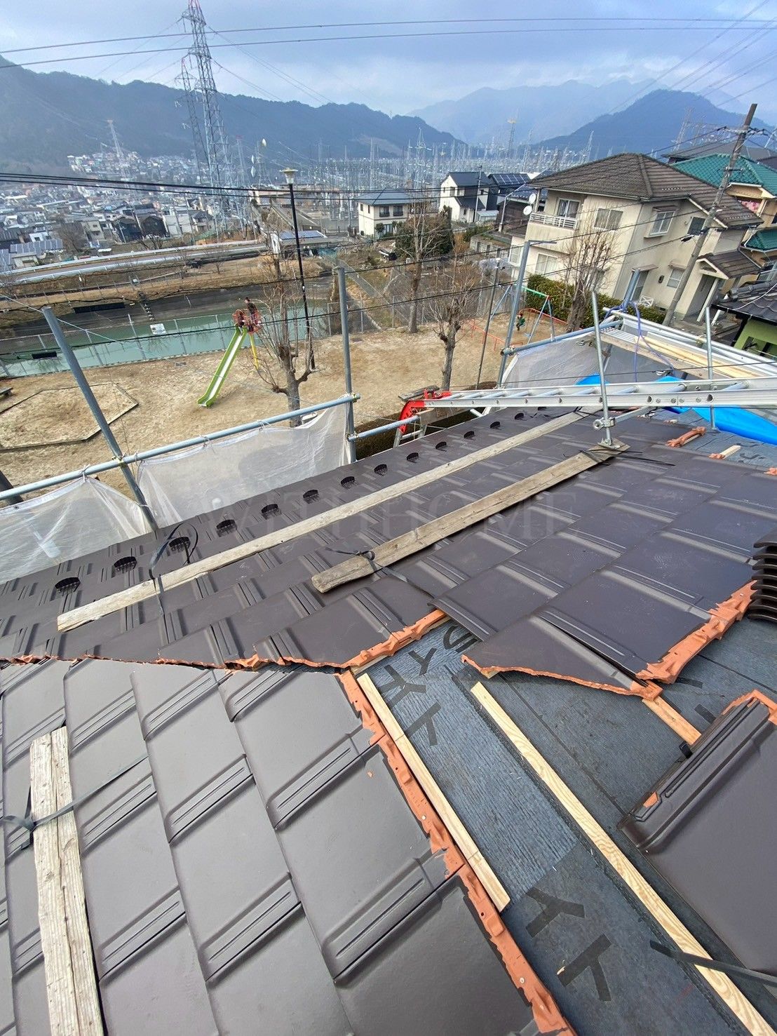 広島 広島の屋根・瓦のお店 ウィズホーム 屋根工事 瓦屋根 屋根修理 板金屋根 カバー工法 金属屋根 屋根足場 雨漏り修理 雨漏り原因 瓦 瓦屋根 洋風瓦