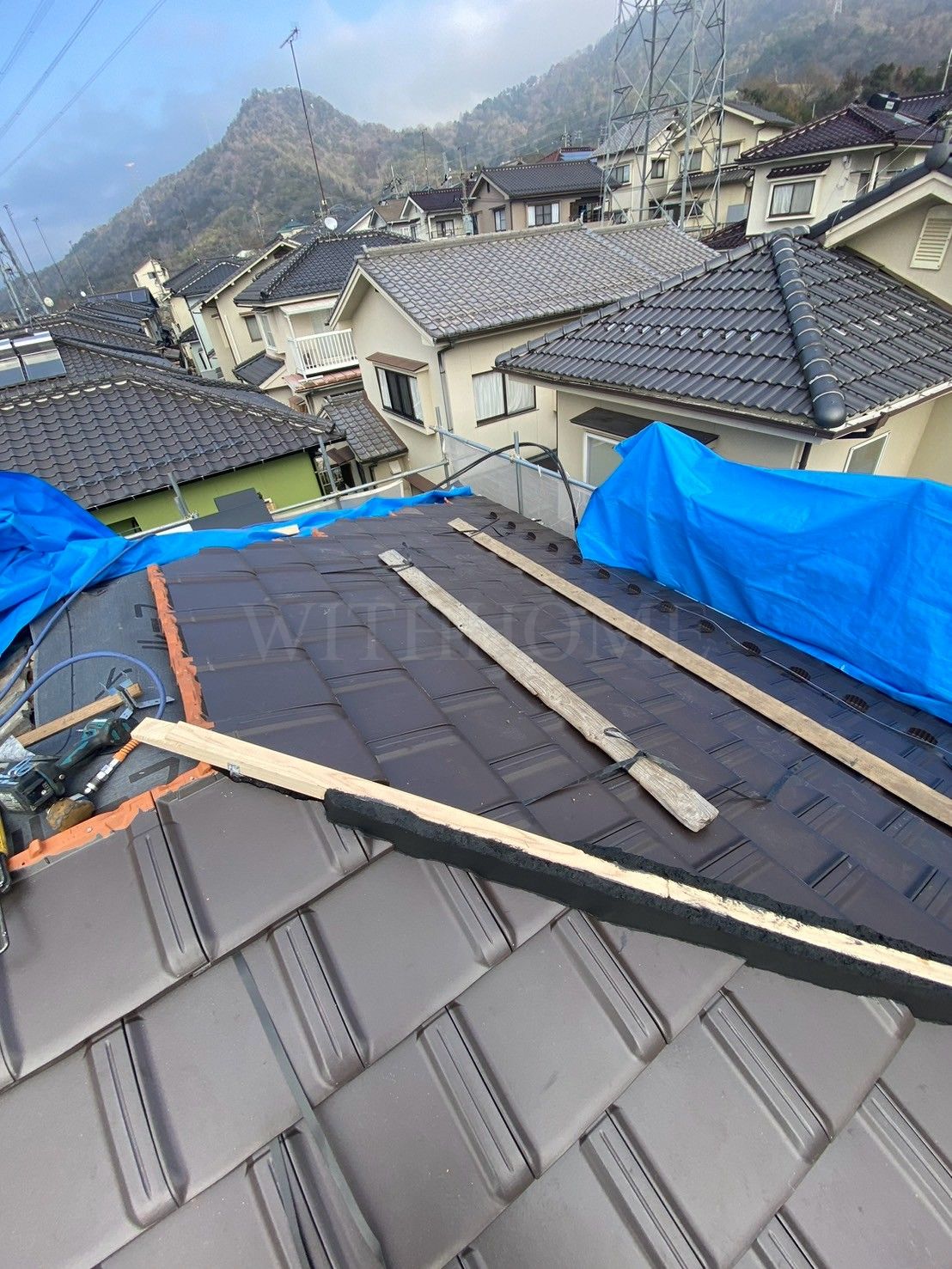 広島 広島の屋根・瓦のお店 ウィズホーム 屋根工事 瓦屋根 屋根修理 板金屋根 カバー工法 金属屋根 屋根足場 雨漏り修理 雨漏り原因 瓦 瓦屋根 洋風瓦