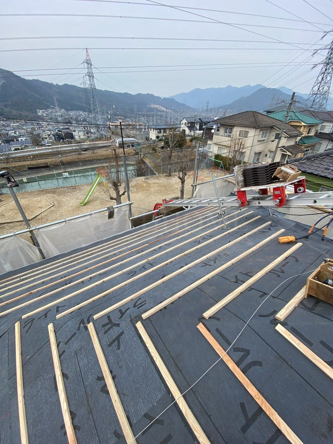広島 広島の屋根・瓦のお店 ウィズホーム 屋根工事 瓦屋根 屋根修理 板金屋根 カバー工法 金属屋根 屋根足場 雨漏り修理 雨漏り原因 瓦 瓦屋根 洋風瓦