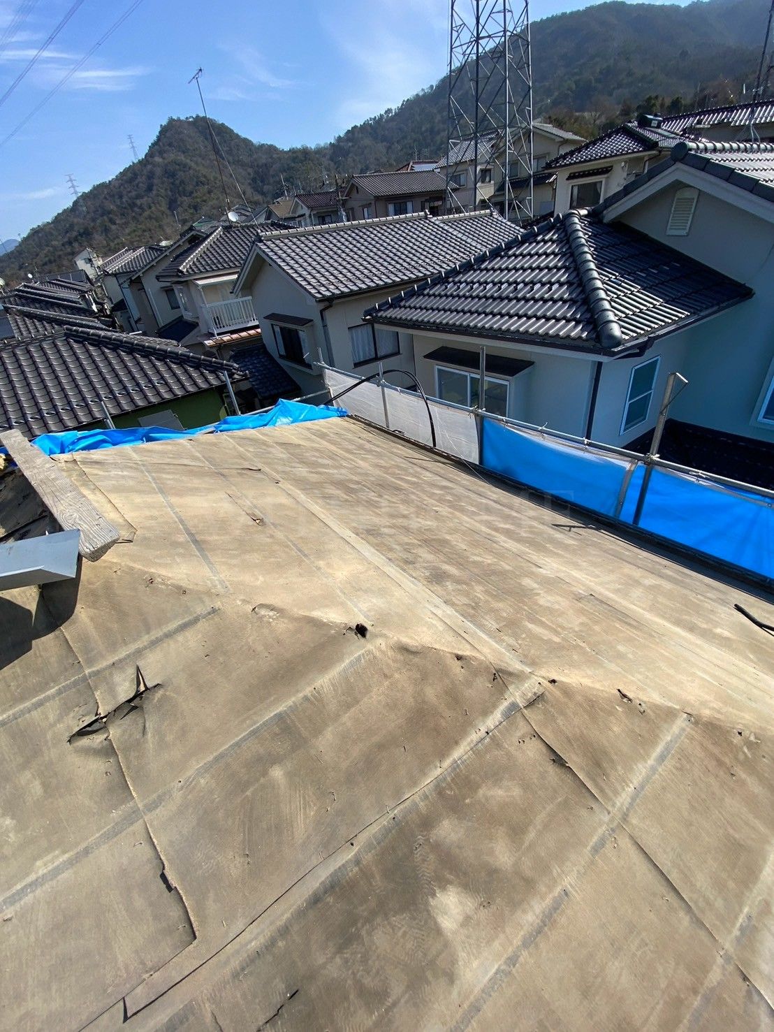 広島 広島の屋根・瓦のお店 ウィズホーム 屋根工事 瓦屋根 屋根修理 板金屋根 カバー工法 金属屋根 屋根足場 雨漏り修理 雨漏り原因 瓦 瓦屋根 洋風瓦