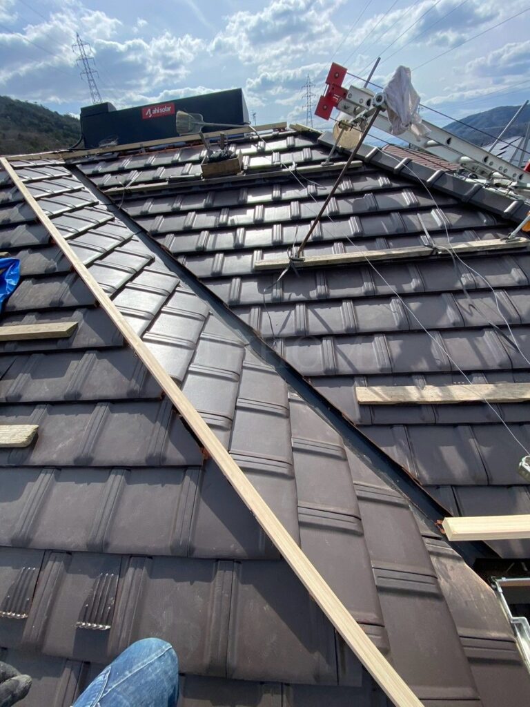 広島 広島の屋根・瓦のお店 ウィズホーム 屋根工事 瓦屋根 屋根修理 板金屋根 カバー工法 金属屋根 屋根足場 雨漏り修理 雨漏り原因 瓦 瓦屋根 洋風瓦 谷板金