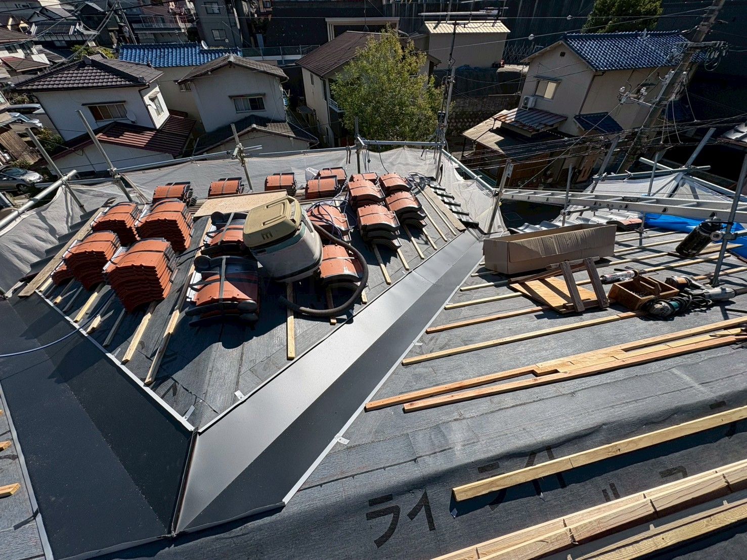 広島　広島の屋根・瓦のお店 ウィズホーム　屋根工事 瓦屋根 屋根修理　板金屋根　カバー工法　金属屋根　軒天　軒天貼替　軒天べニヤ