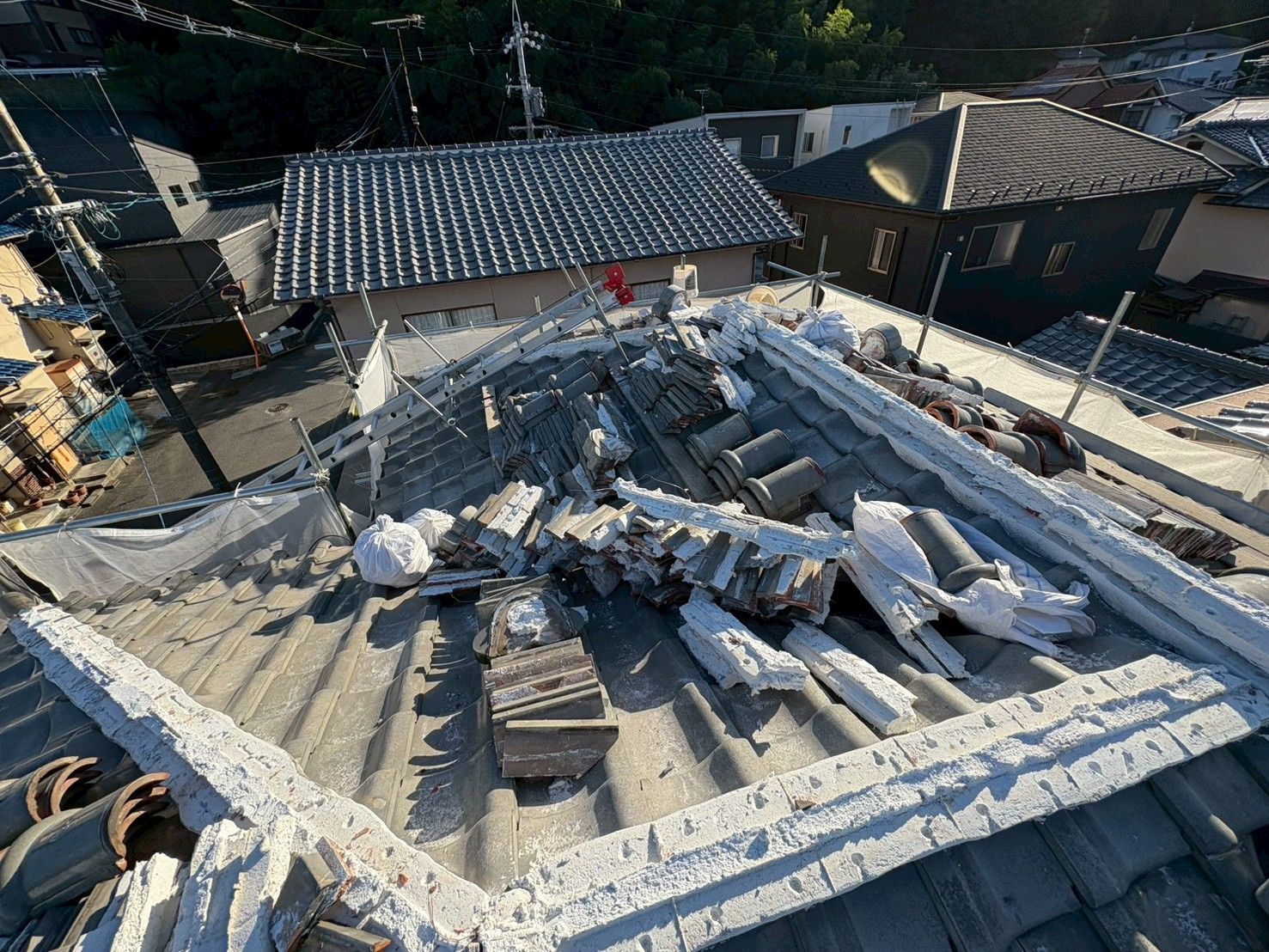 広島　広島の屋根・瓦のお店 ウィズホーム　屋根工事 瓦屋根 屋根修理　板金屋根　カバー工法　金属屋根　軒天　軒天貼替　軒天べニヤ