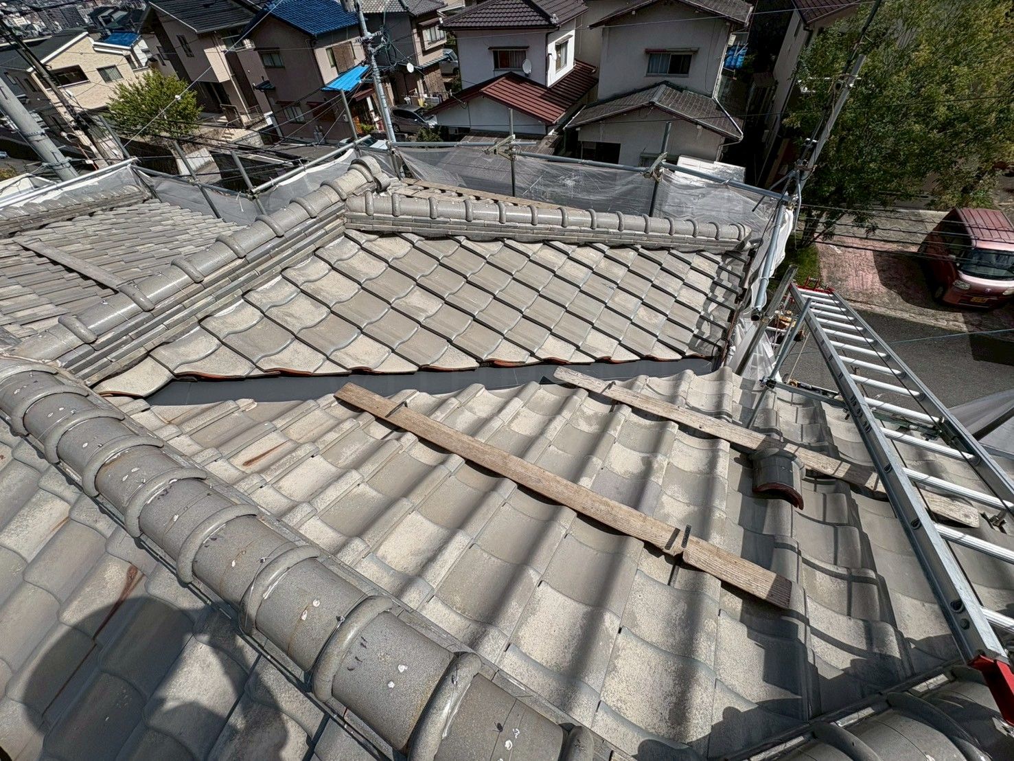 広島　広島の屋根・瓦のお店 ウィズホーム　屋根工事 瓦屋根 屋根修理　板金屋根　カバー工法　金属屋根　　屋根足場　雨漏り修理　雨漏り原因　瓦　瓦屋根　　和風瓦　雨漏り 軒天　軒天貼替　軒天ベニヤ