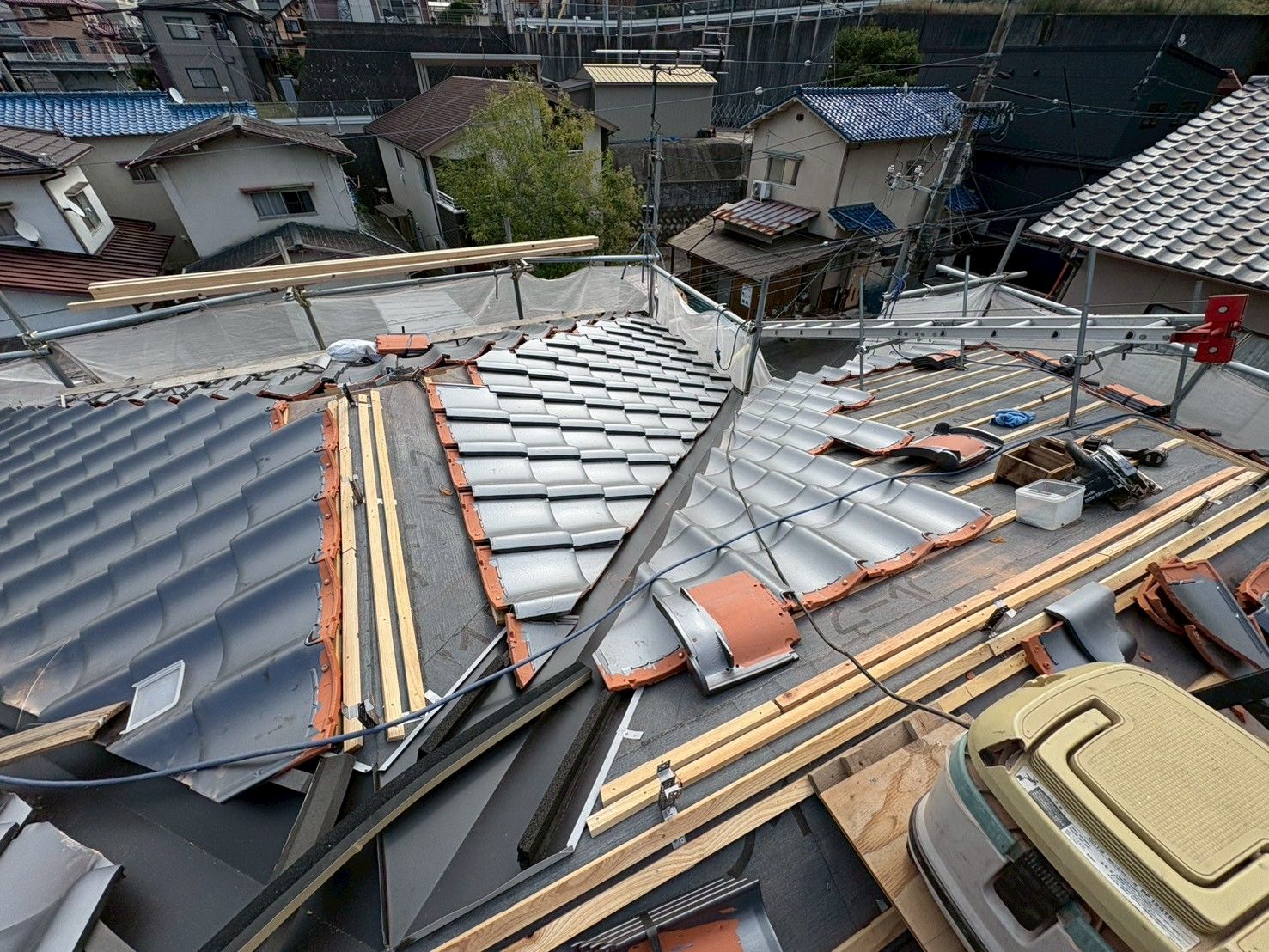 広島　広島の屋根・瓦のお店 ウィズホーム　屋根工事 瓦屋根 屋根修理　板金屋根　カバー工法　金属屋根　軒天　軒天貼替　軒天べニヤ