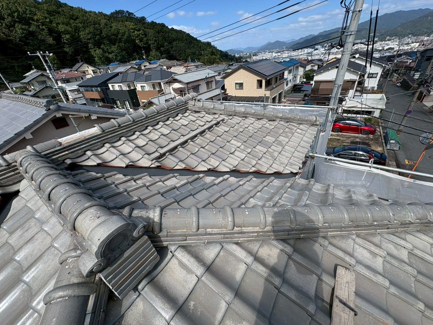 広島　広島の屋根・瓦のお店 ウィズホーム　屋根工事 瓦屋根 屋根修理　板金屋根　カバー工法　金属屋根　　屋根足場　雨漏り修理　雨漏り原因　瓦　瓦屋根　　和風瓦　雨漏り 軒天　軒天貼替　軒天ベニヤ