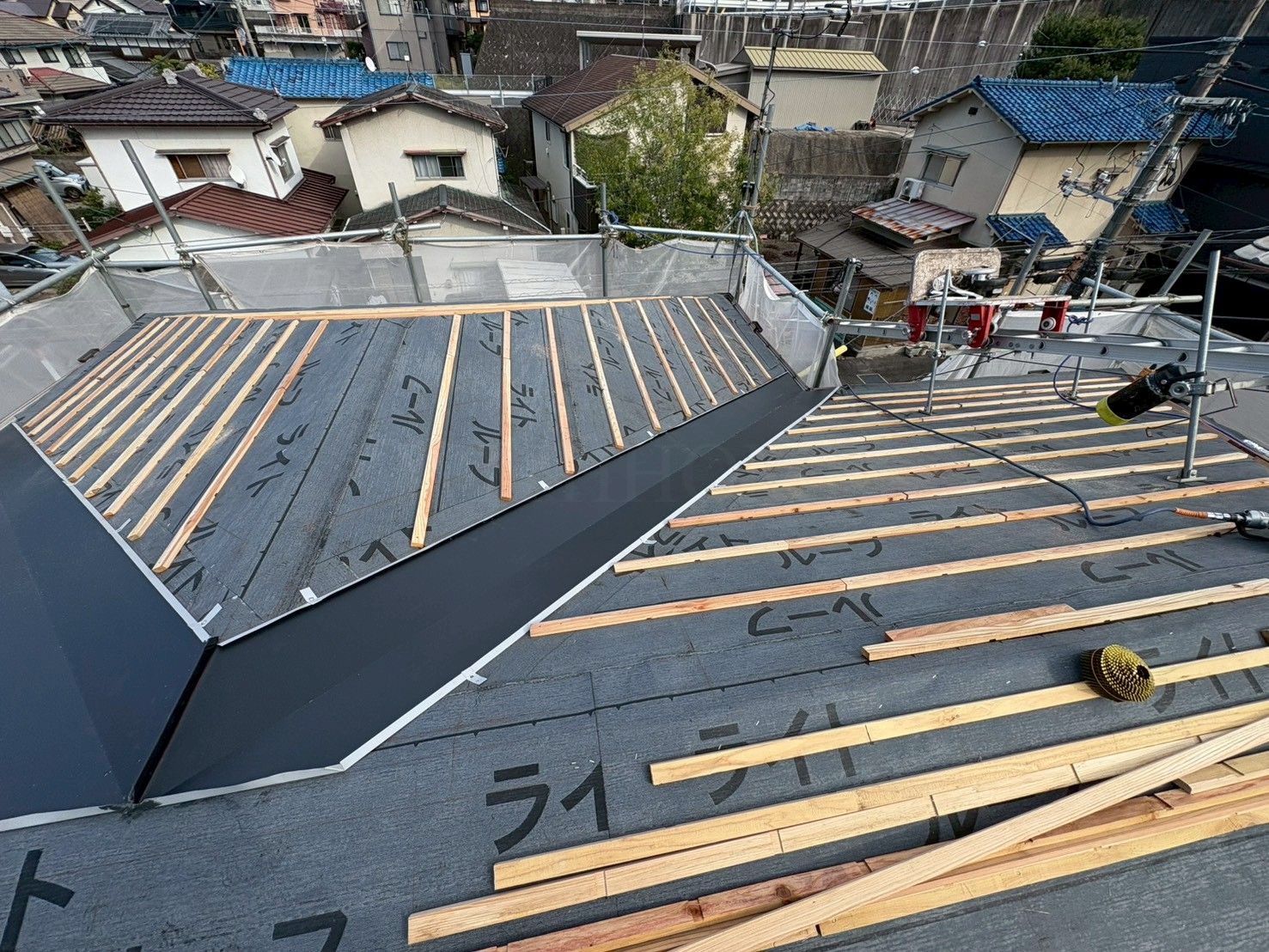 広島　広島の屋根・瓦のお店 ウィズホーム　屋根工事 瓦屋根 屋根修理　板金屋根　カバー工法　金属屋根　軒天　軒天貼替　軒天べニヤ