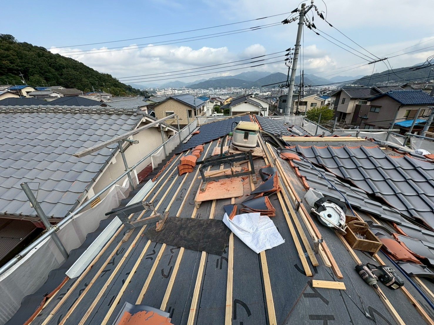 広島　広島の屋根・瓦のお店 ウィズホーム　屋根工事 瓦屋根 屋根修理　板金屋根　カバー工法　金属屋根　軒天　軒天貼替　軒天べニヤ