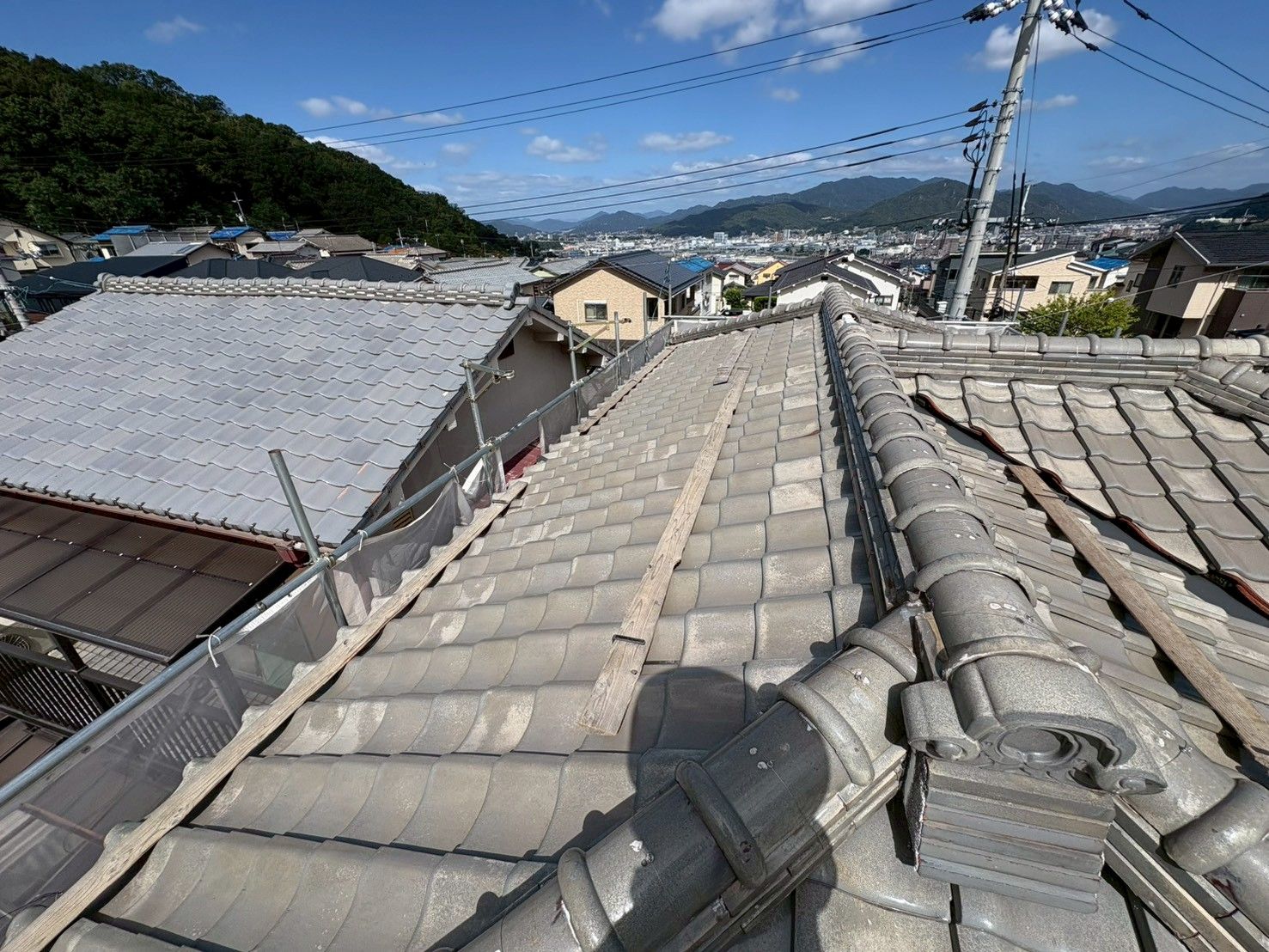 広島　広島の屋根・瓦のお店 ウィズホーム　屋根工事 瓦屋根 屋根修理　板金屋根　カバー工法　金属屋根　　屋根足場　雨漏り修理　雨漏り原因　瓦　瓦屋根　　和風瓦　雨漏り 軒天　軒天貼替　軒天ベニヤ