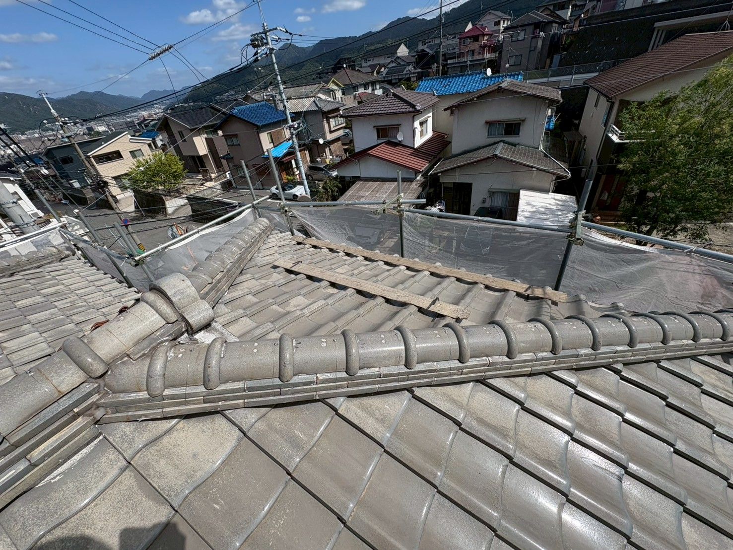 広島　広島の屋根・瓦のお店 ウィズホーム　屋根工事 瓦屋根 屋根修理　板金屋根　カバー工法　金属屋根　　屋根足場　雨漏り修理　雨漏り原因　瓦　瓦屋根　　和風瓦　雨漏り 軒天　軒天貼替　軒天ベニヤ